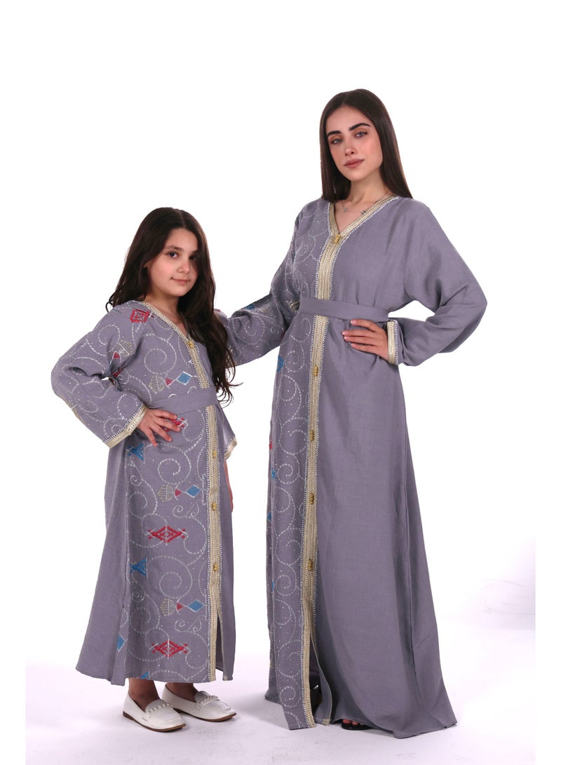 البنت الشرقية جلابية نسائية مطرزة مع حزام على الخسر للأم والابنه - Image 1